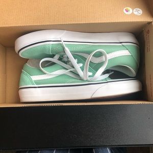 VANS Old Skool Neptune Green/True White shoes